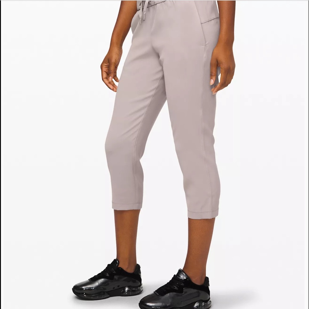 Lululemon On The Fly Crop 23”